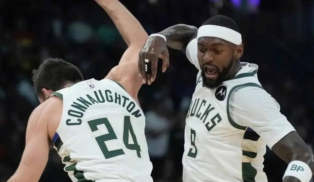 雄鹿B队碾压意大利男篮,拉塞尔统治全场 雄鹿B队碾压意大利男篮,拉塞尔统治全场