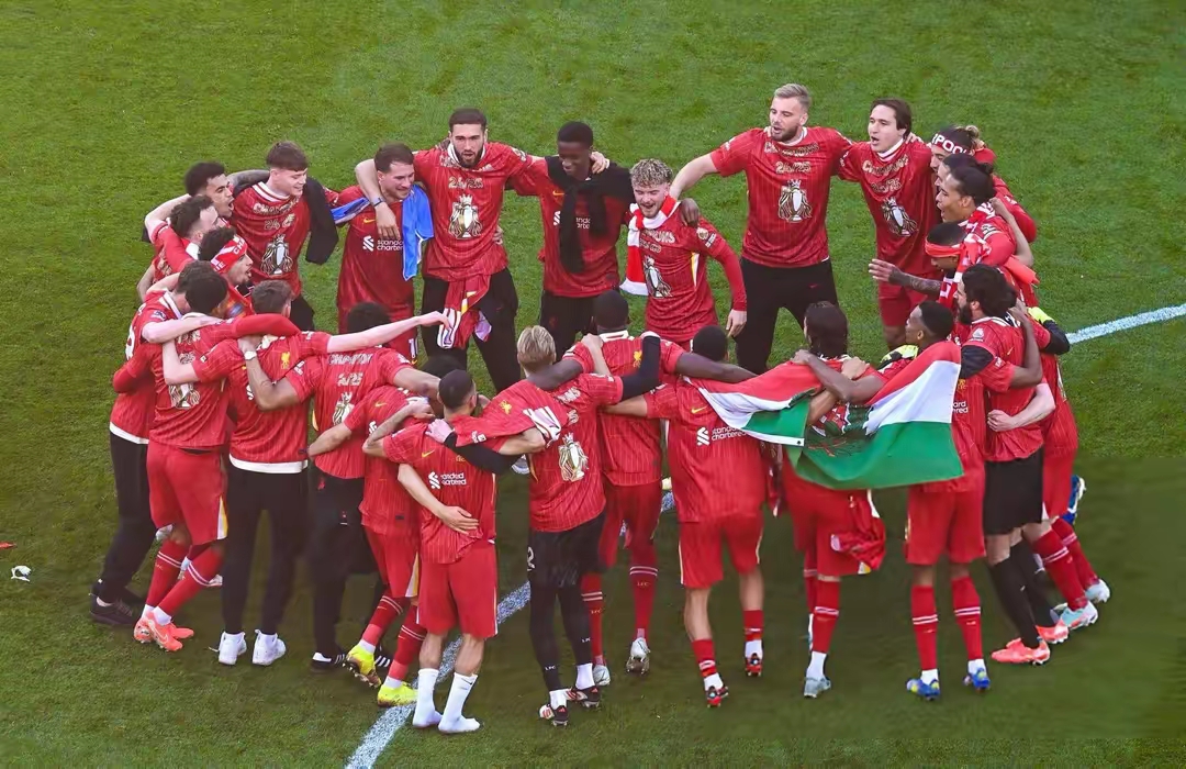 比赛中逆转，球队打败对手夺冠