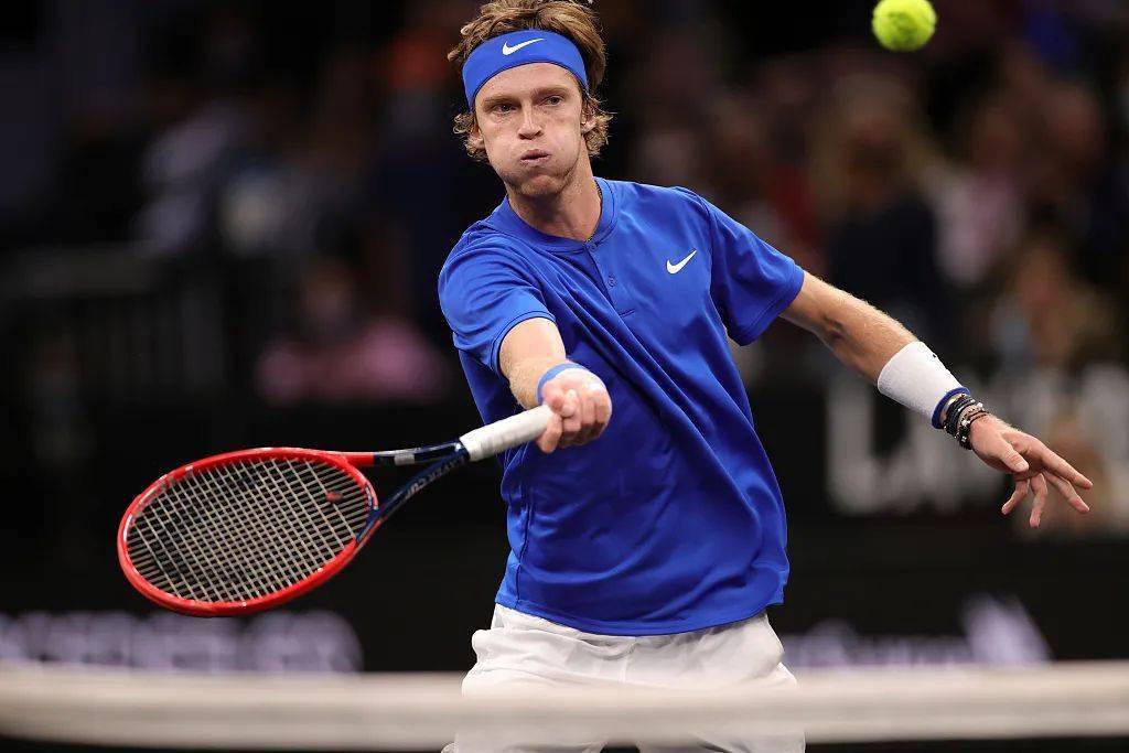 关于拉沃尔杯险胜戴维斯杯，西西帕斯惊艳四座的信息