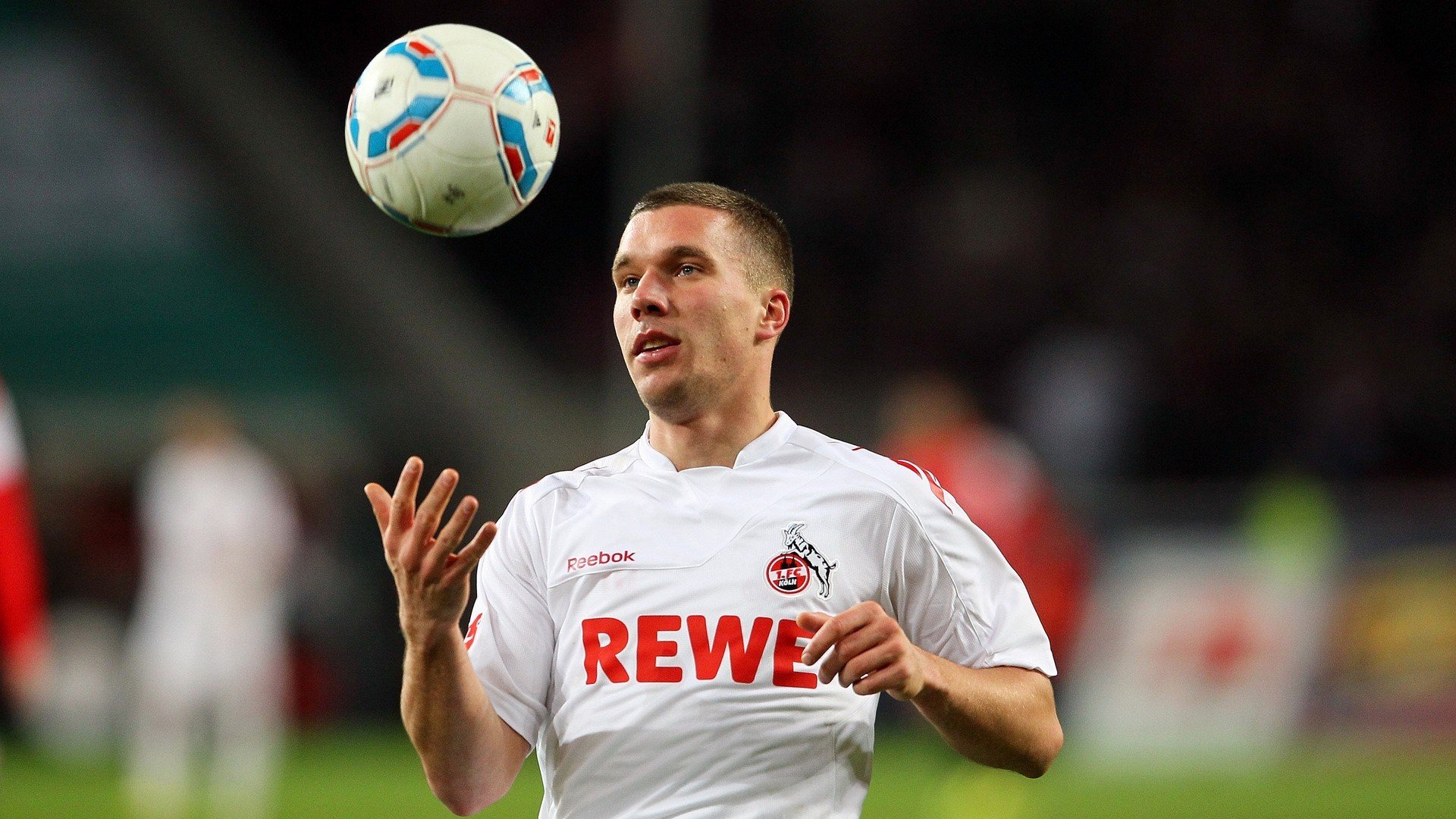 富安健洋关键制胜，波兰对阵利物浦的战术博弈与唯一性瞬间